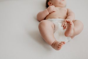 Puede dormir solo con el pañal