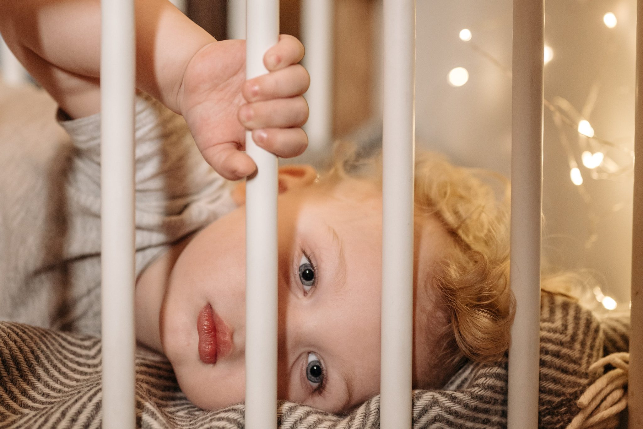 ¿Por qué mi bebé se despierta por la noche?